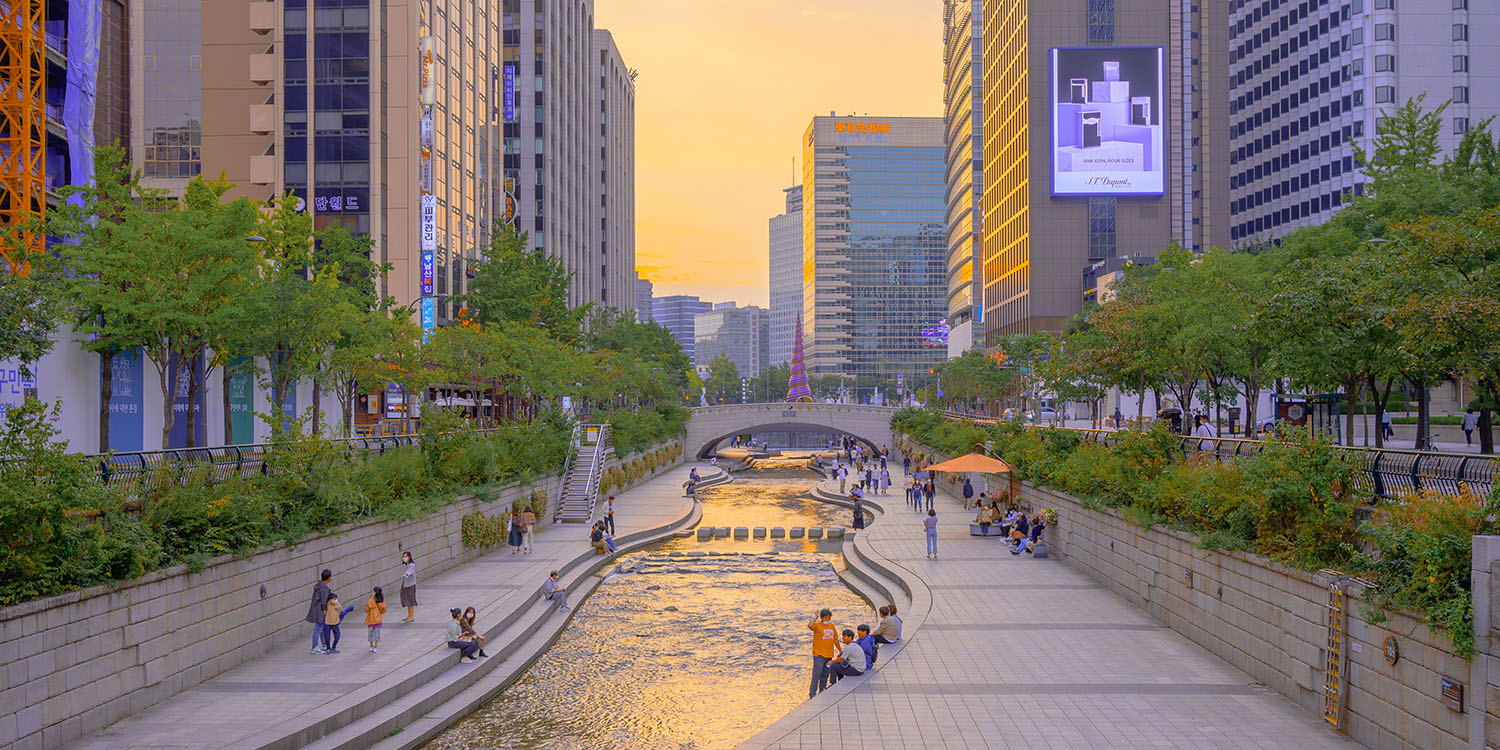 Switching from Android on Samsung's home turf | Seoul city at sunset